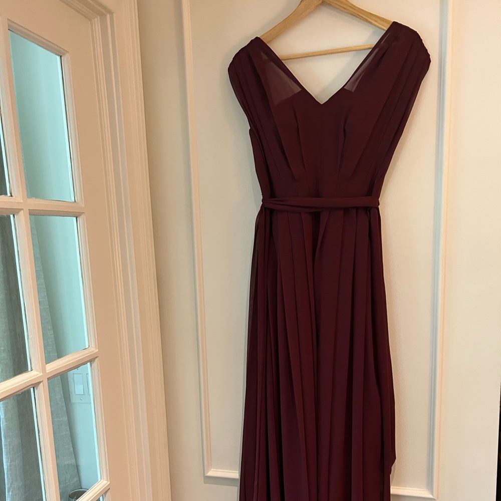 Beautiful bridesmaid dress - size 2 - ties at waist